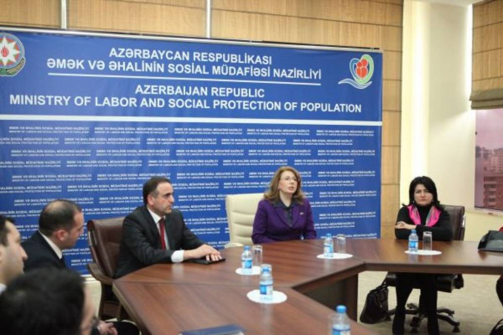 Ihr conducted courses at the meeting with the staff of the ministry of social development